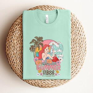 Disney Ariel Summer Vibes Shirt, Disney Summer Sweatshirt, Summer Holiday Gift, Summer Girls Trip Matching Shirt, Little Mermaid Tee immagine 3