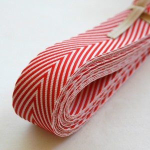Chevron-keperlint met visgraatmotief - rood en wit 3/4 inch breed - verpakkings- en cadeaulint