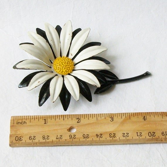 Vintage Black and White Flower Brooch, 1960 Flowe… - image 3