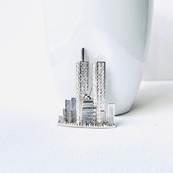 Vintage Twin Towers NYC Brooch - image 1