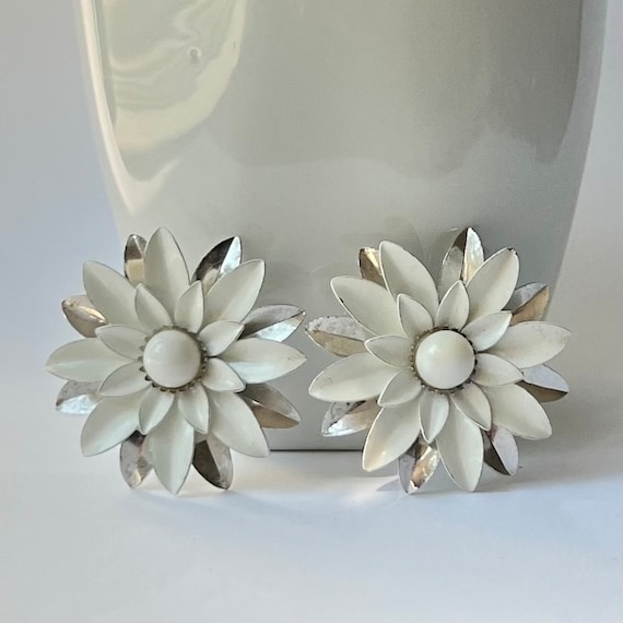 Vintage White Flower Brooch  and Earring Set by S… - image 2