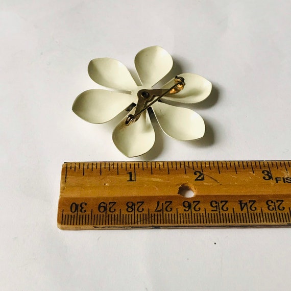Vintage White and Brown Flower Brooch  1960 Vinta… - image 2