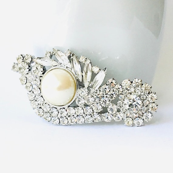 Vintage Pearl and Crystal Brooch - image 1