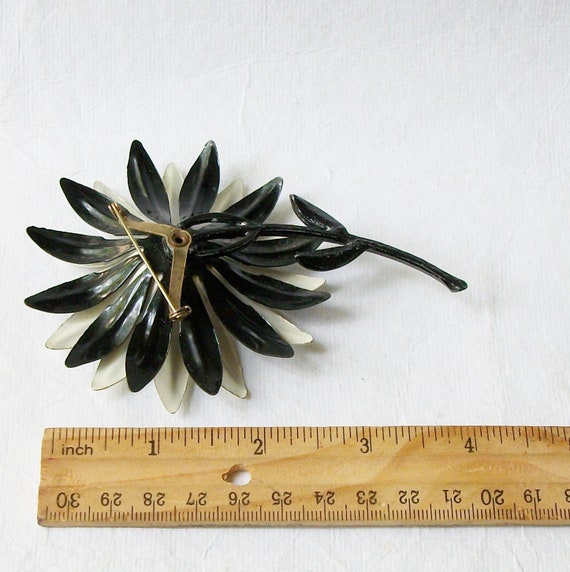 Vintage Black and White Flower Brooch, 1960 Flowe… - image 6