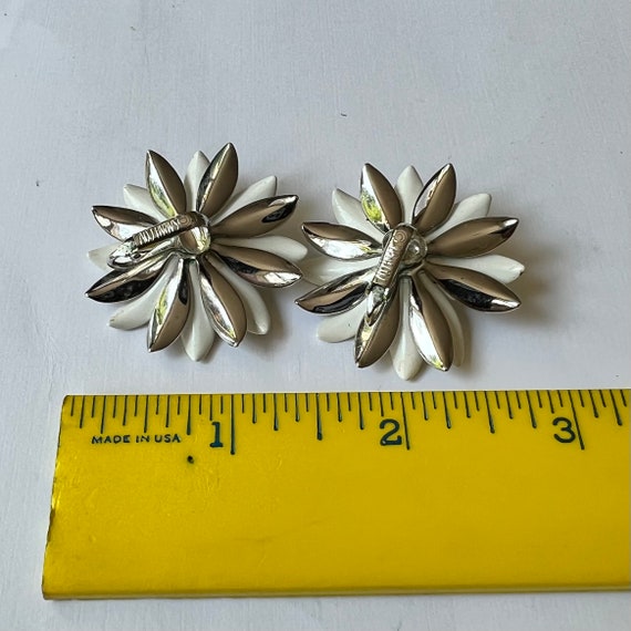 Vintage White Flower Brooch  and Earring Set by S… - image 5
