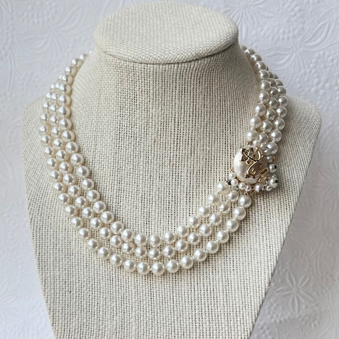 White 3-strand Plastic Pearl Necklace - Lightweight Plastics pearls - White  Pearl Necklace - Three - strand - Pearl Necklace - White Pearl 