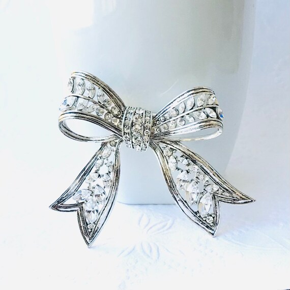 Chanel 2024 bow brooch