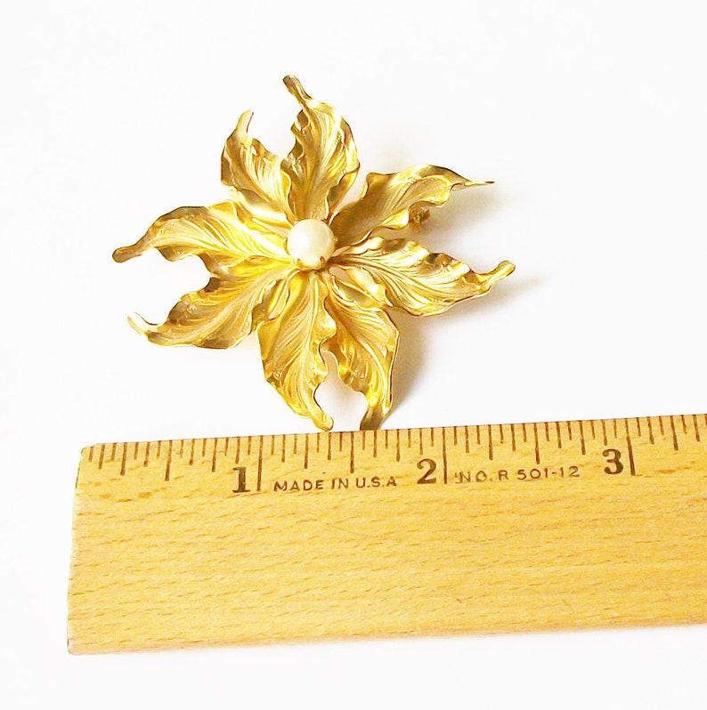 Vintage Pearl Flower Brooch image 2