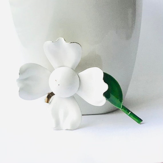 Vintage White Flower Brooch  1960 Vintage Flower … - image 1