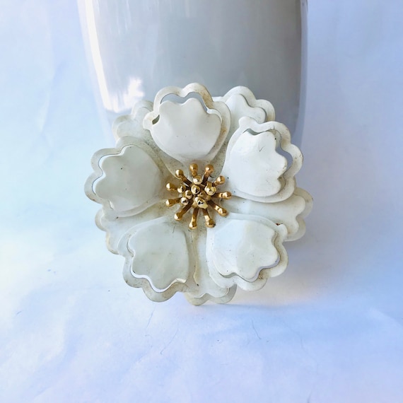 Vintage White Flower Brooch, 1960 Flower Power Pin - image 1