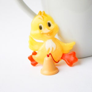 Vintage Duck Brooch, Plastic Movable Duck Pin