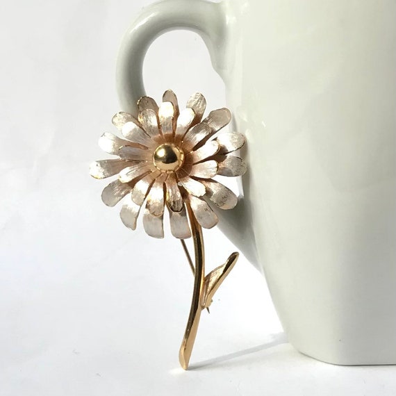 Vintage Flower Brooch - image 3