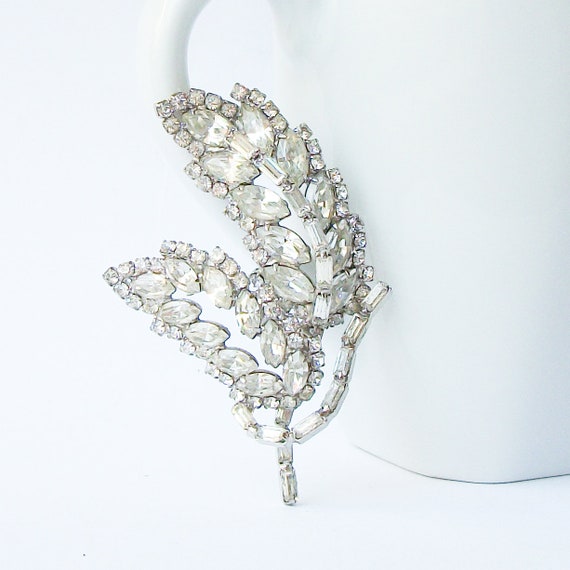 Vintage WEISS Crystal Brooch by WEISS