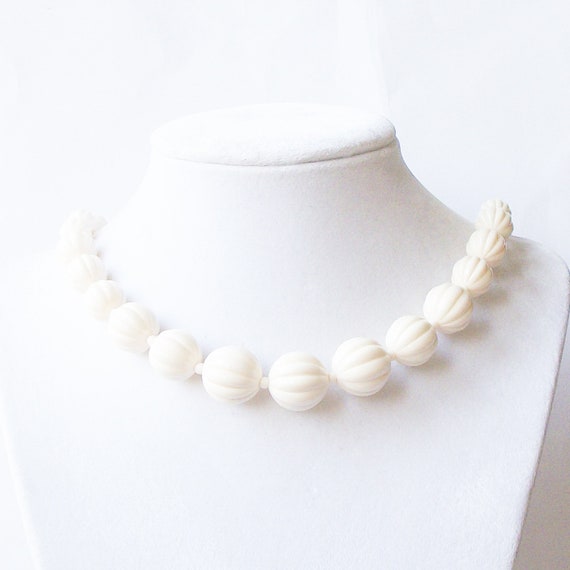 Collier Vintage En Perles Blanches - Sautoir élégant, Matière Corail, Neuf Sans Emballage, Style Rétro