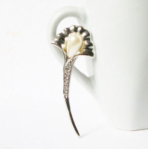 Vintage Lily Brooch - Calla Lily pearl brooch