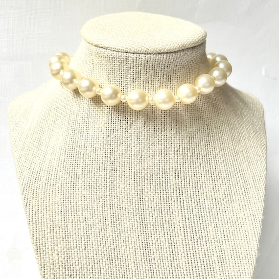 Vintage White Pearl Necklace, 24 inch pearl neckl… - image 1