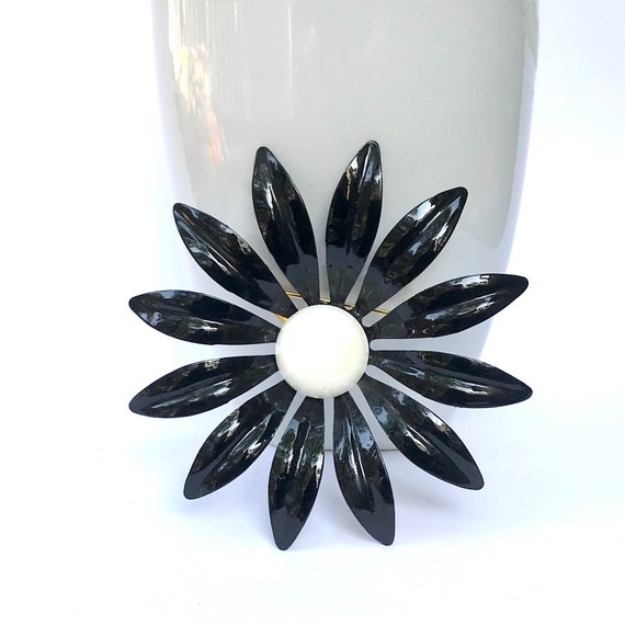 Vintage Black and White Flower Brooch, 1960 Flowe… - image 1