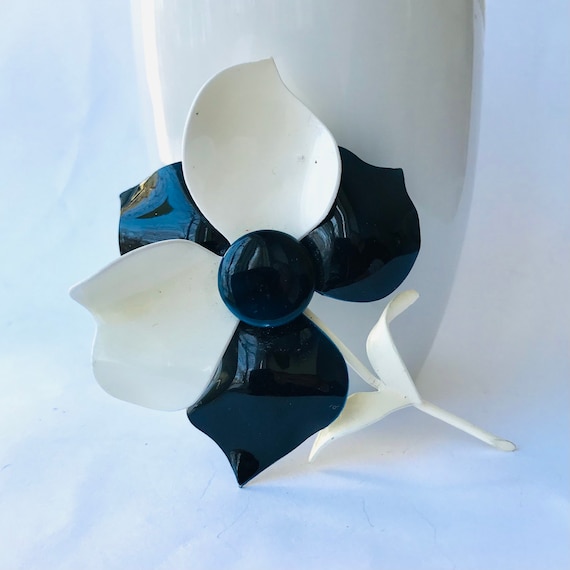 Vintage White and Blue Pinwheel Flower Brooch, 196