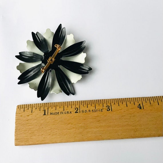 Vintage Black and White Flower Brooch, 1960 Flowe… - image 2