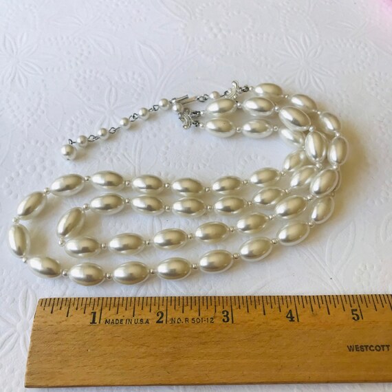 Vintage White Pearl Necklace, 20 inch pearl neckl… - image 2