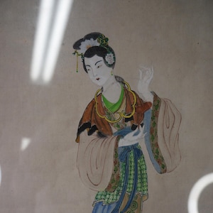 1957 Chinesisches Aquarell Gemälde – Elegante Hofdame – Geschenk von Shangru Lee an die US Army SFC – Jinan, China – gerahmt