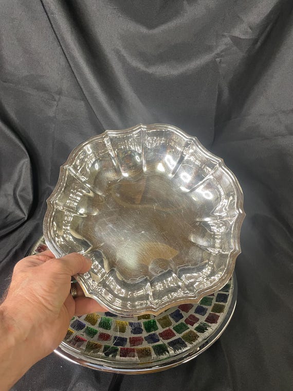 Vintage William Rogers Oneida Silver Plated Bowl for Serving or Decoration Excellent Shine on Polished Silver Plating