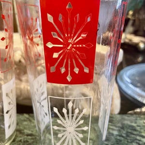 Vintage Set mit 2 Hazel Atlas Becher Atomic Starburst Gläser Rot und Gelb