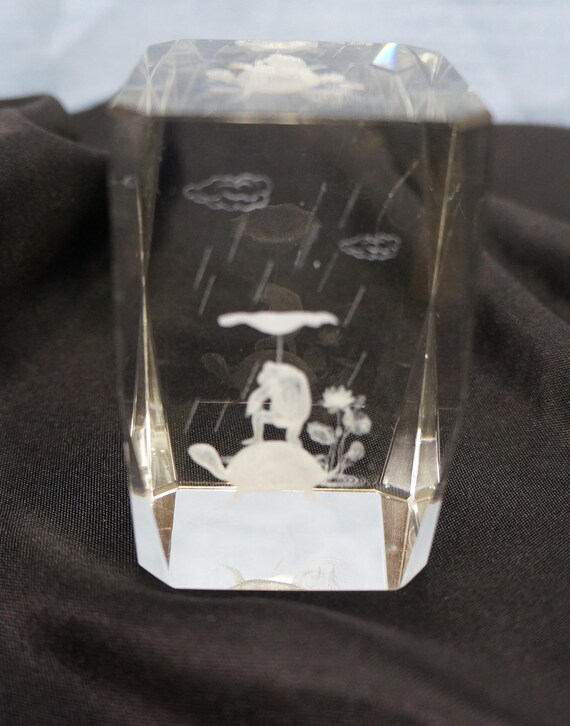 Paperweight 3D Etched Crystal Frog on Turtle in the Rain W Umbrella and Clouds