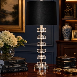 Vintage staplad akryl bordslampa Lucite Charles Hollis Jones stil Hollywood Regency svart siden Shantung trumskärm