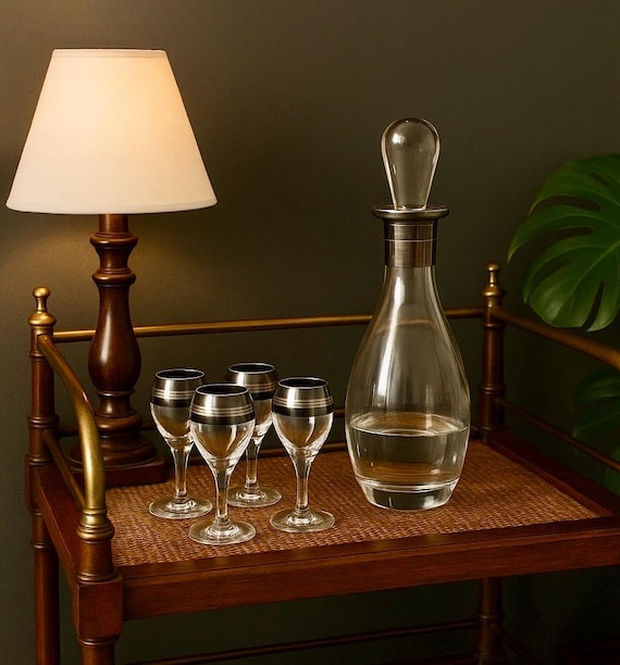 Libbey Silver Swirl Fade Decanter with Stopper and Four Matching Cordial Glasses Vintage Mid Century Ombre Silver Streaked Band Barware RARE