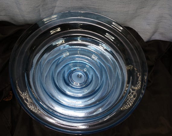American Metalcraft GBG19 Blue Bowl Extra Large 128 oz 18 Inch Diameter Round Glacier Collection Swirled Glass Bowl
