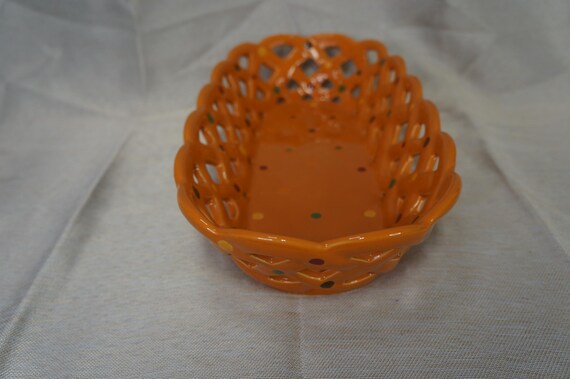 Temptations by Tara Old World Spice Polka Dot Bread Fruit Basket Warmer Server