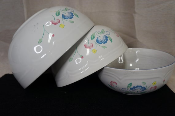 Set of 3 Vintage Floral Expressions Thailand Stoneware Mixing Bowls 9 8 7 Inch Floral White Glaze Cottage Kitchen Decor