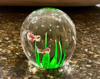 Presse-papiers vintage en verre et poisson, design d'aquarium