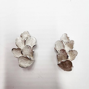 Vintage Judy Lee Silver Tone Layered Leaf Large Textures Clip On Earrings Matte