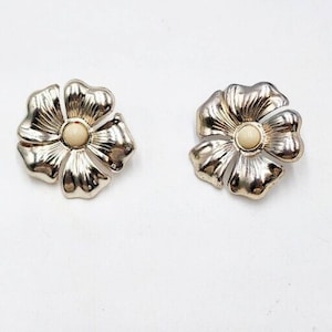 Vintage Silver Tone & Off White Large Flower Clip On Earrings Statement 1.25&quot;