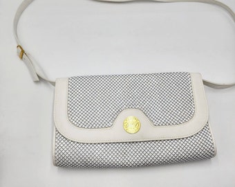 Vintage Large Whiting and Davis Mesh Purse White with Gold Tone Trim Leather