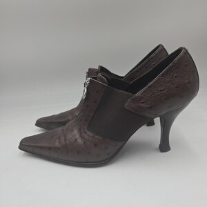 Y2K Donald Piliner bruine leren pumps met spitse neus en imitatie struisvogelreliëf maat 8 M afbeelding 3