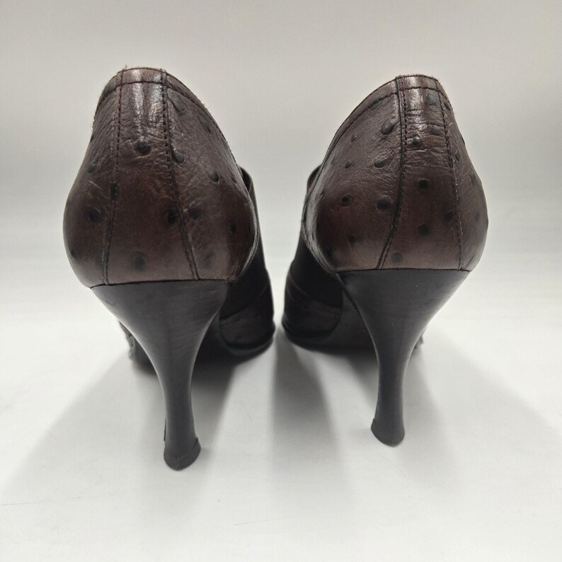 Y2K Donald Piliner bruine leren pumps met spitse neus en imitatie struisvogelreliëf maat 8 M afbeelding 4