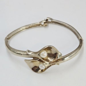 Vintage Avon Gold Tone Calla Lily Bangle Bracelet Pearl Bead Flower ...