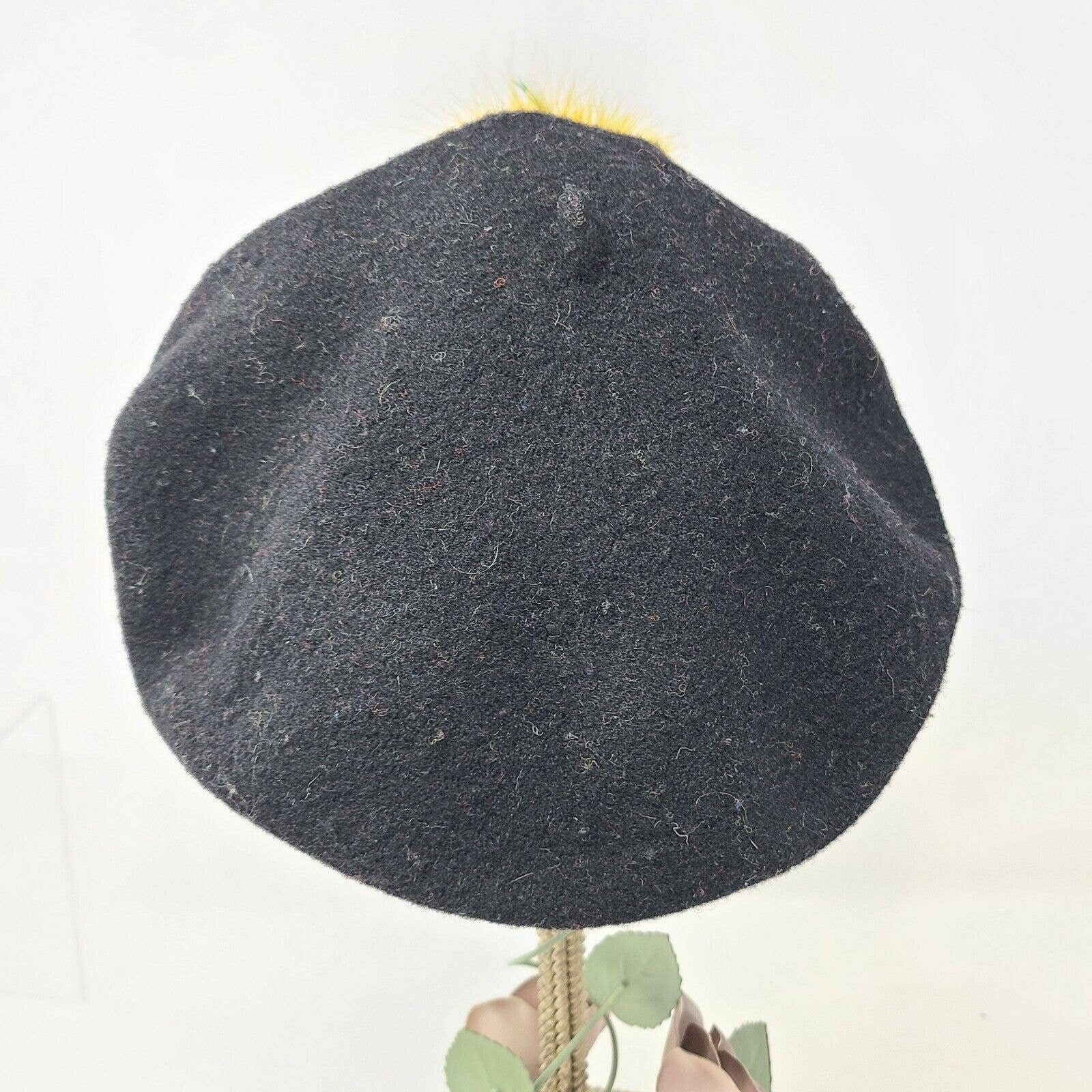 Vintage Yellow Feather Womens Black 100% Wool Basque Beret  display picture 1