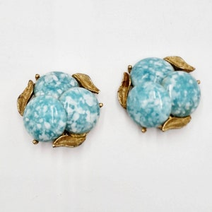 Stunning Vintage Blue Art Glass Stones Clip On Earrings Gold Tone Leaves Runway