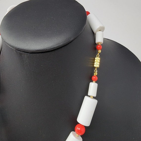 Vintage Red and White Plastic Statement Necklace … - image 3