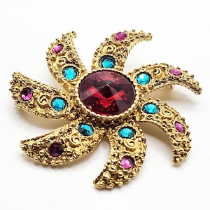 Stunning Vintage R.J. Graziano Large Gold Tone Swirl Rivoli Rhinestone Brooch