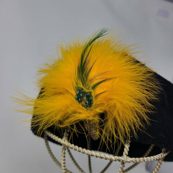 Vintage Yellow Feather Womens Black 100% Wool Bas… - image 2