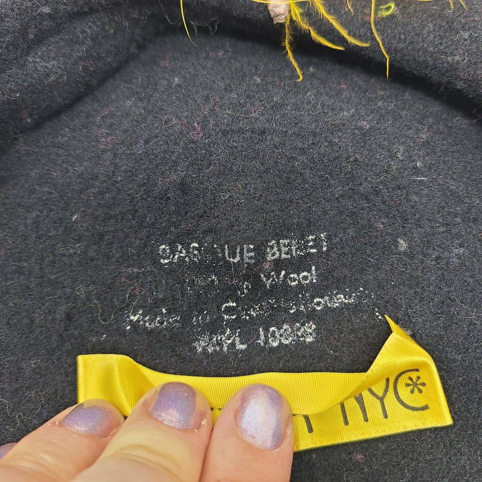 Vintage Yellow Feather Womens Black 100% Wool Basque Beret  display picture 3