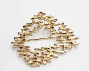 Vintage Mid-Century MCM Crown Trifari Brutalilst Modernist Gold Tone Pin Brooch