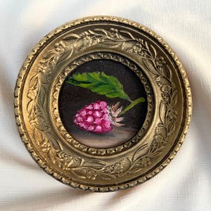 Raspberry Still Life, Vintage Round Framed Oil Painting, Mini Fruit Illustration, Kitchen Wall Art, Food Artwork, Tiny Antique Shelf Decor