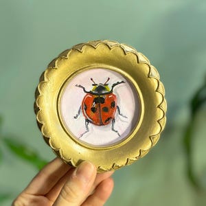 Dipinto ad olio Lucky Bug Mini Vintage con cornice, dipinto di coccinella, arte di coccinelle, dipinto ad olio sulla natura, arte di insetti, arte floreale e faunistica, insetto carino