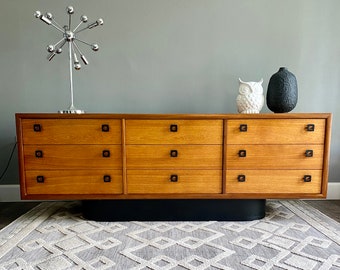 Stunning MCM Dresser Teak with 9 Drawers By RS Associates - Sidebar - Credenza Mid Modern Century